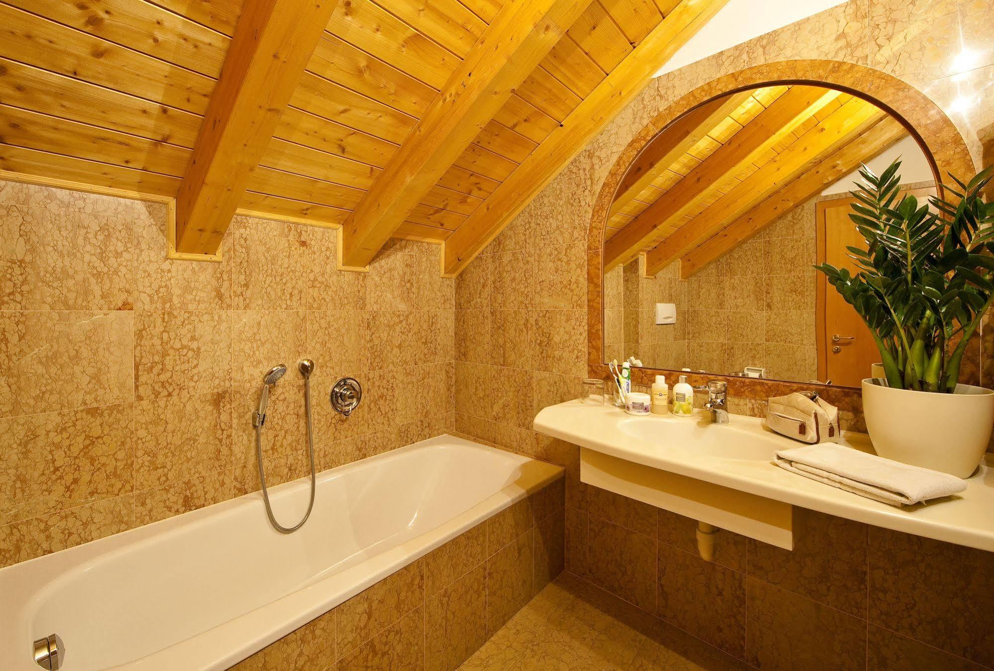 Hotel Tyrol Ora / Auer Εξωτερικό φωτογραφία